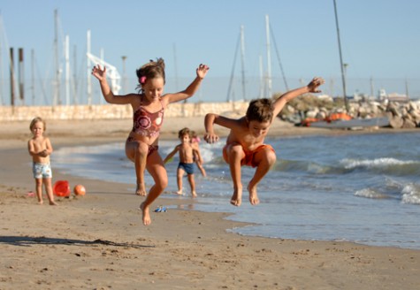 niños playa