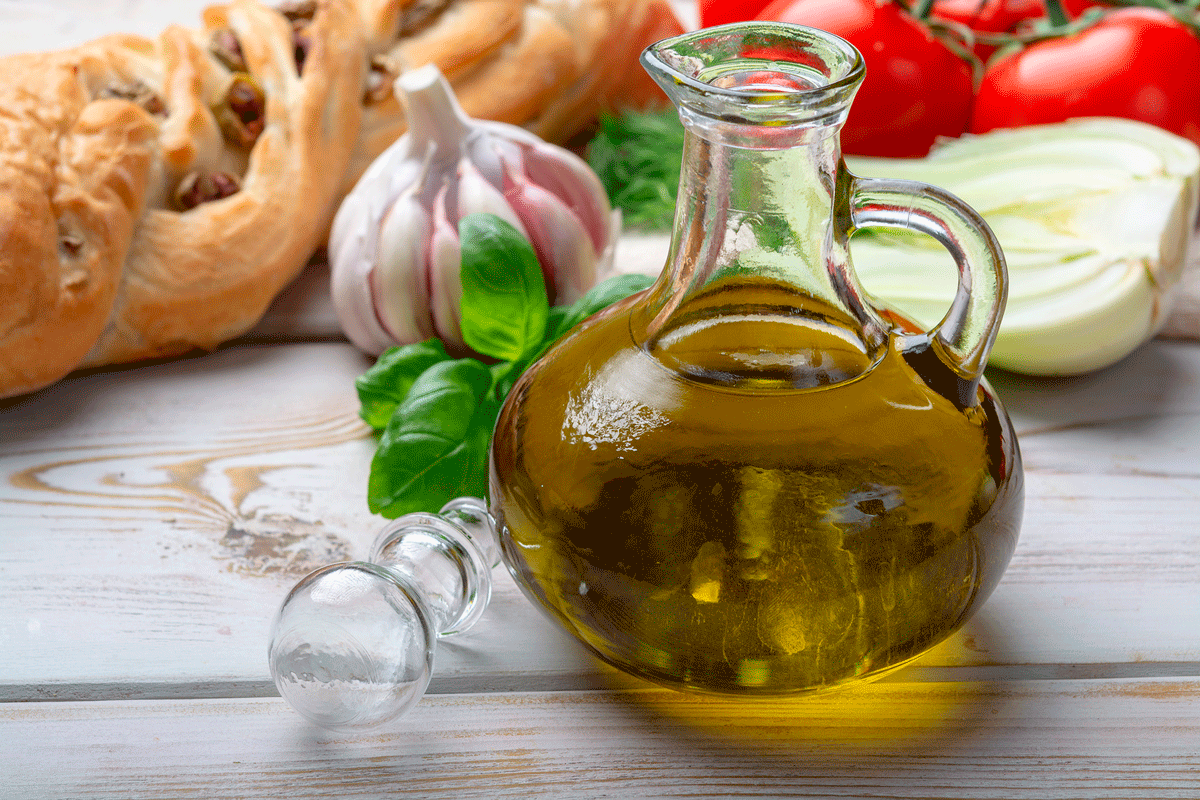 El aceite de oliva es uno de los ingredientes básicos de la dieta mediterránea