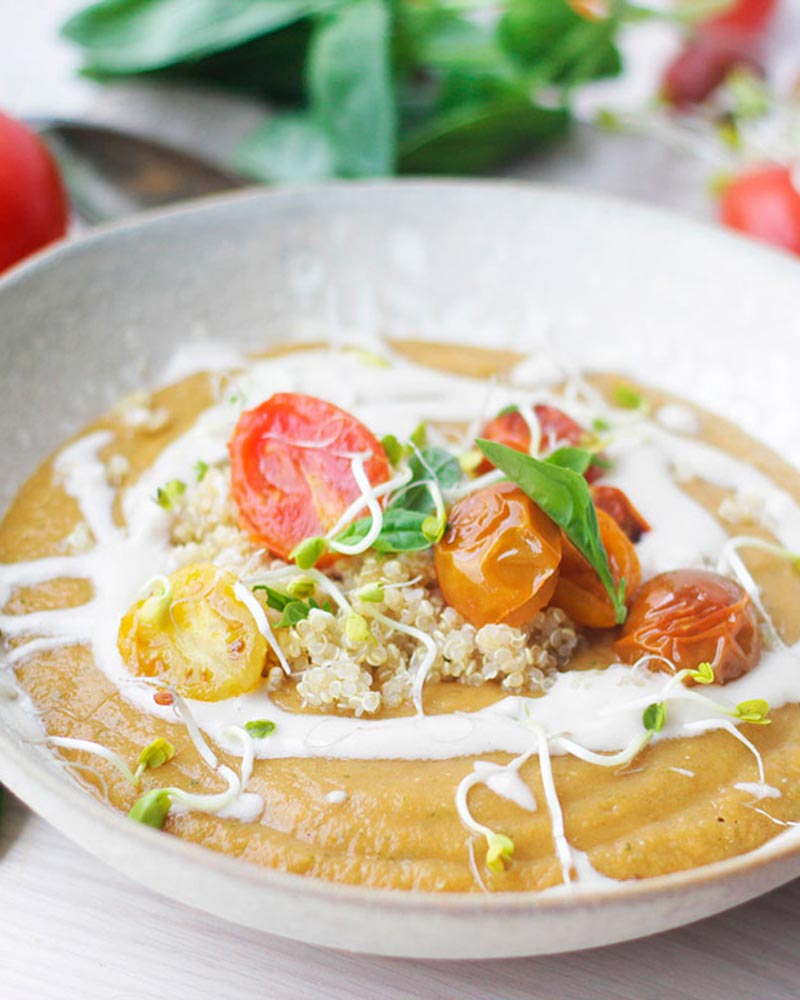 Sopa cremosa de tomates asados y lentejas rojas