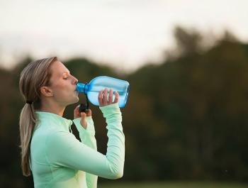 Por qué tienes que salir de casa con una botella de agua reutilizable y libre de BPA