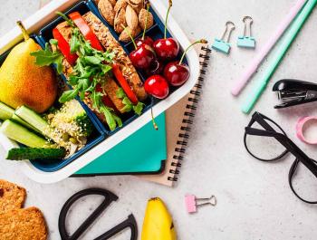 Fiambreras Con La Comida Lista Para Ir Foto de archivo - Imagen de sano,  listo: 101124334