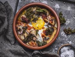 Cazoletas de verduras y huevos