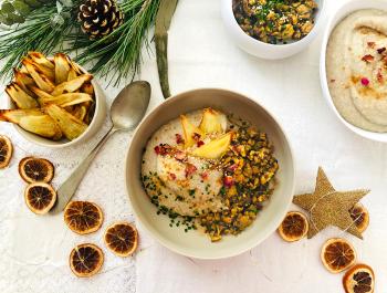 Cremoso puré de chirivía, nabo, pera y anacardos con tempeh macerado