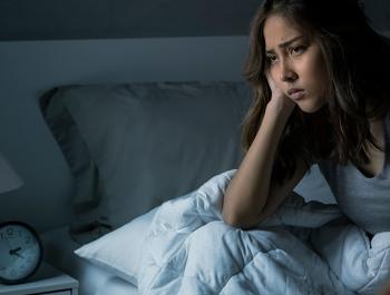 ¿Por qué las mujeres sufren más de insomnio que los hombres?