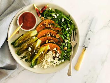 Cogollos y calabaza a la plancha, queso curado y alioli de higos