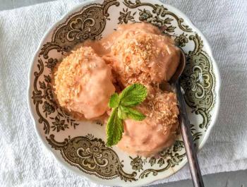 Helado de coco y papaya