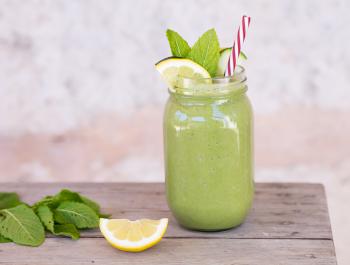 Batido tropical. Con pepino, menta, piña y coco