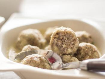 Albóndigas en salsa de almendras